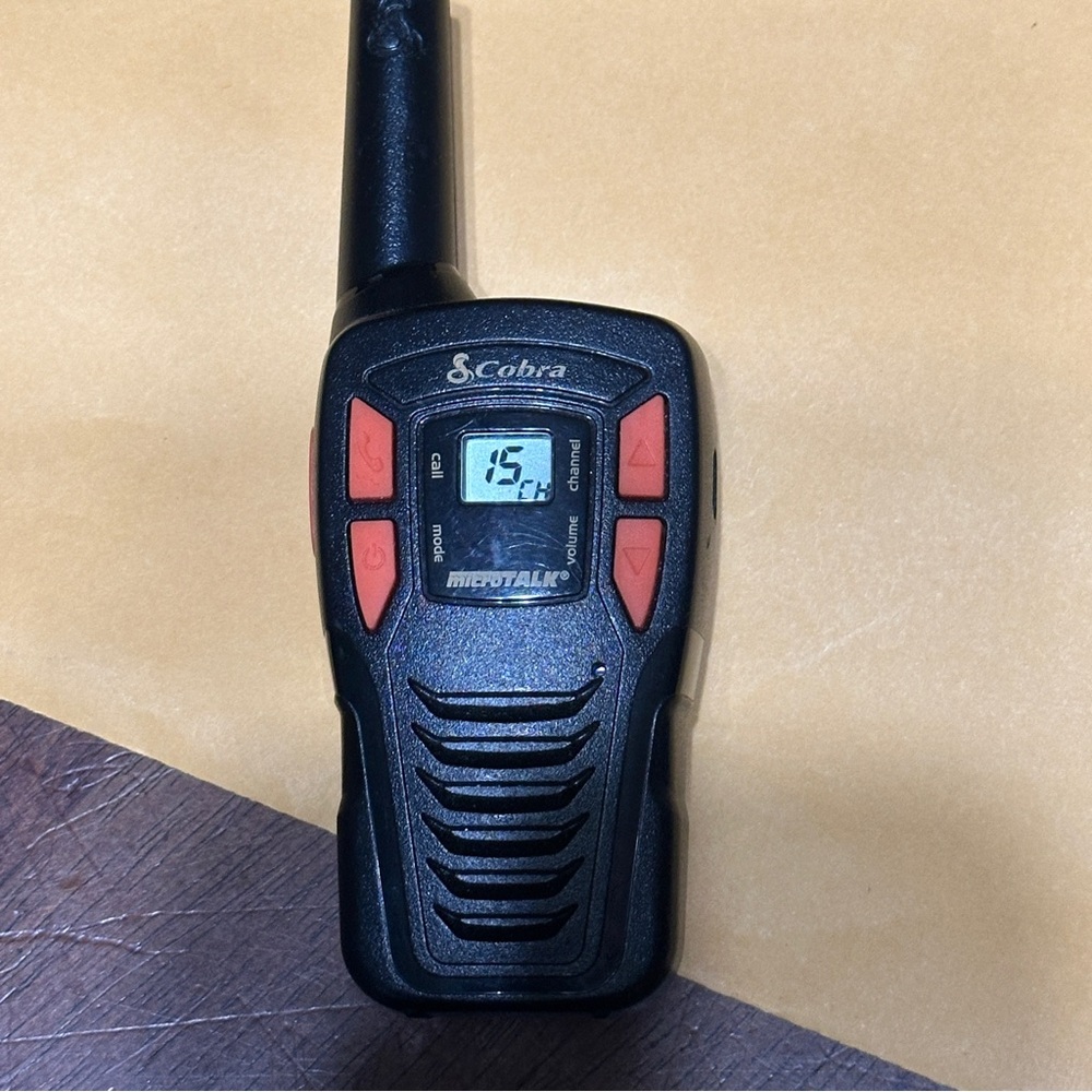 Cobra CXT195 microTALK  22 Channels Up to 16-mile‎ Range 2-Way Walkie Talkie